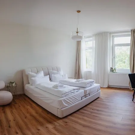 Lägenhet Staylight Exklusive Suite, Nahe Rathaus - Fruehstueck, Parkplatz, Ideal Fuer 4 Personen *