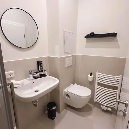 Staylight Exklusive Suite, Nahe Rathaus - Fruehstueck, Parkplatz, Ideal Fuer 4 Personen * ツェレ